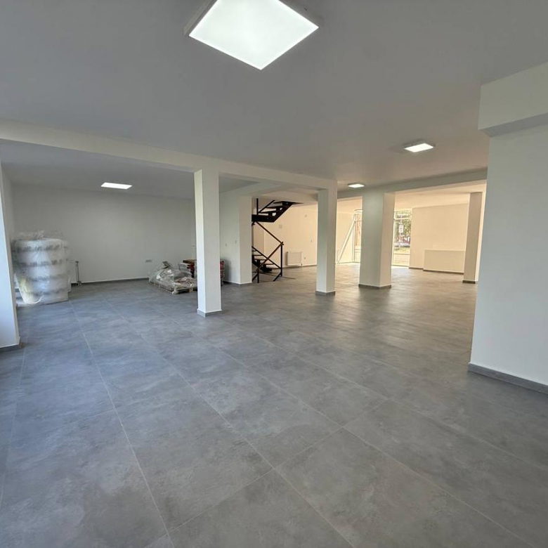 Lokal za izdavanje, Bulevar Patrijarha Pavla, Novi Sad, 349m², 3.000 €/mes