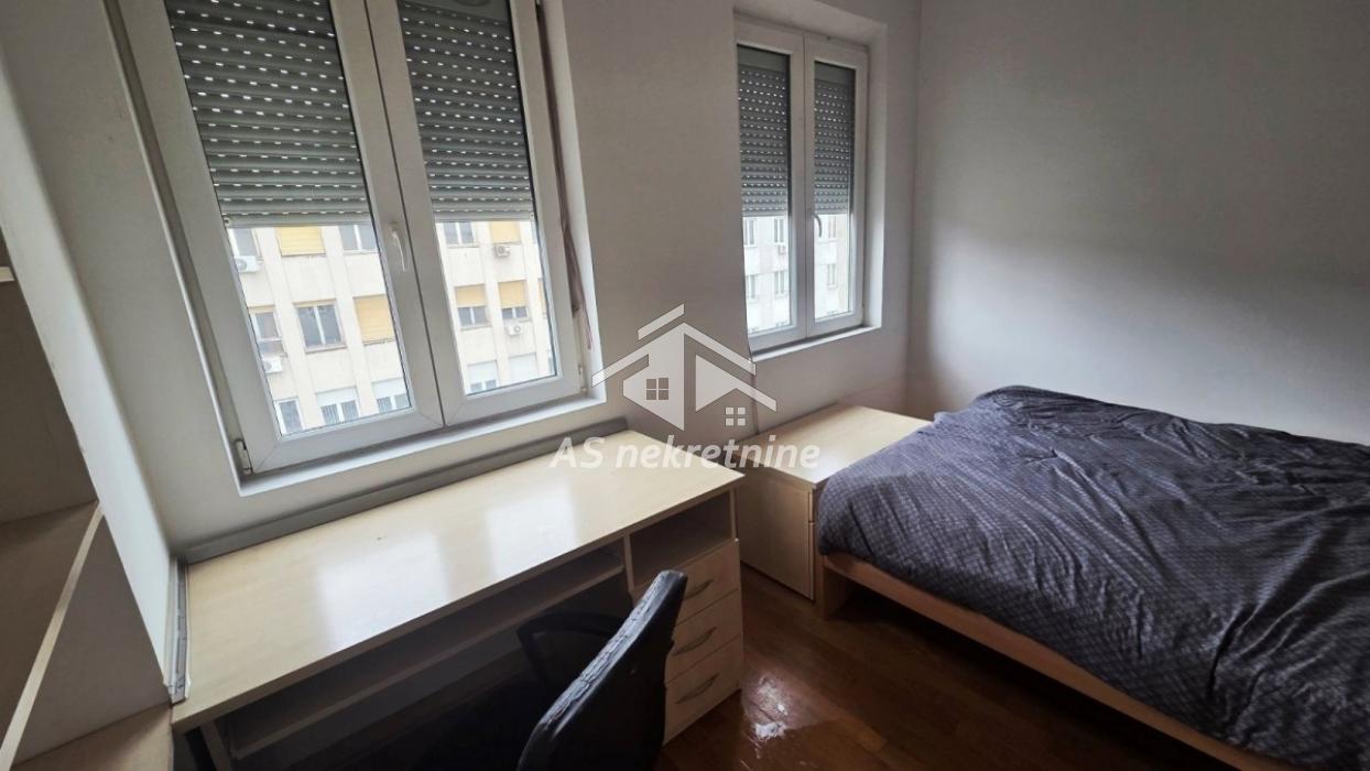 Trosoban stan za izdavanje, Skupština, Beograd, 65m², 900 €/mes