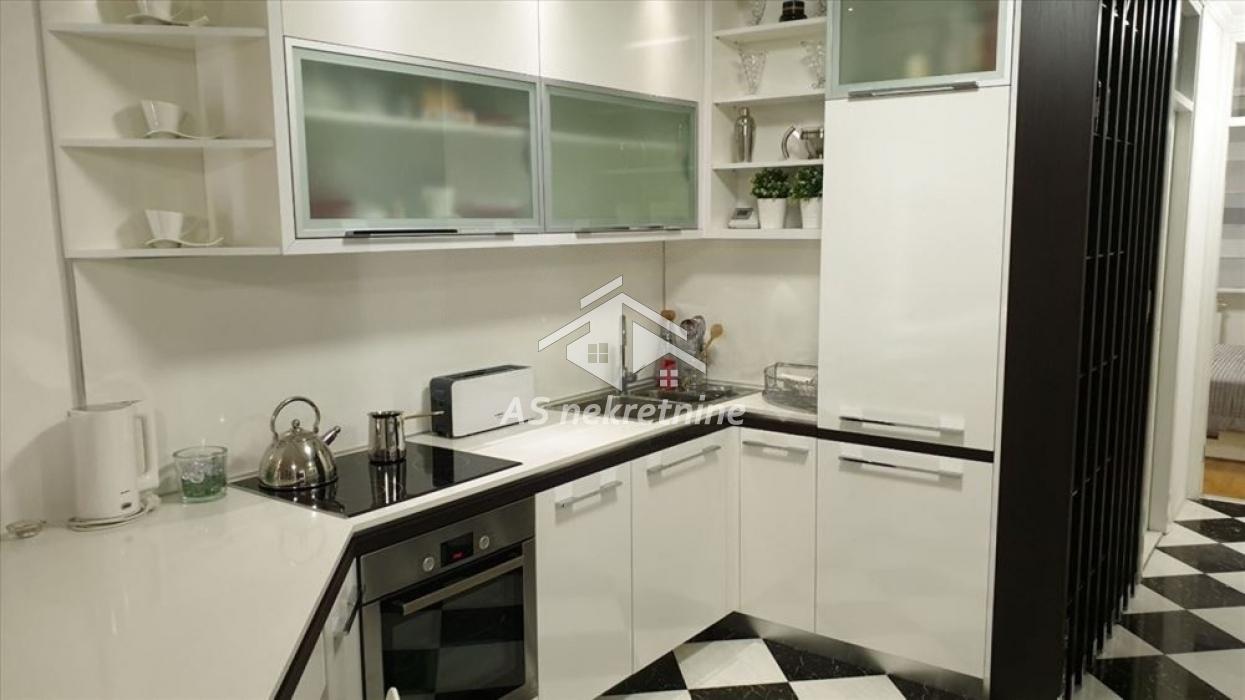 Dvosoban stan za izdavanje, Hram Svetog Save, Beograd, 60m², 1.000 €/mes