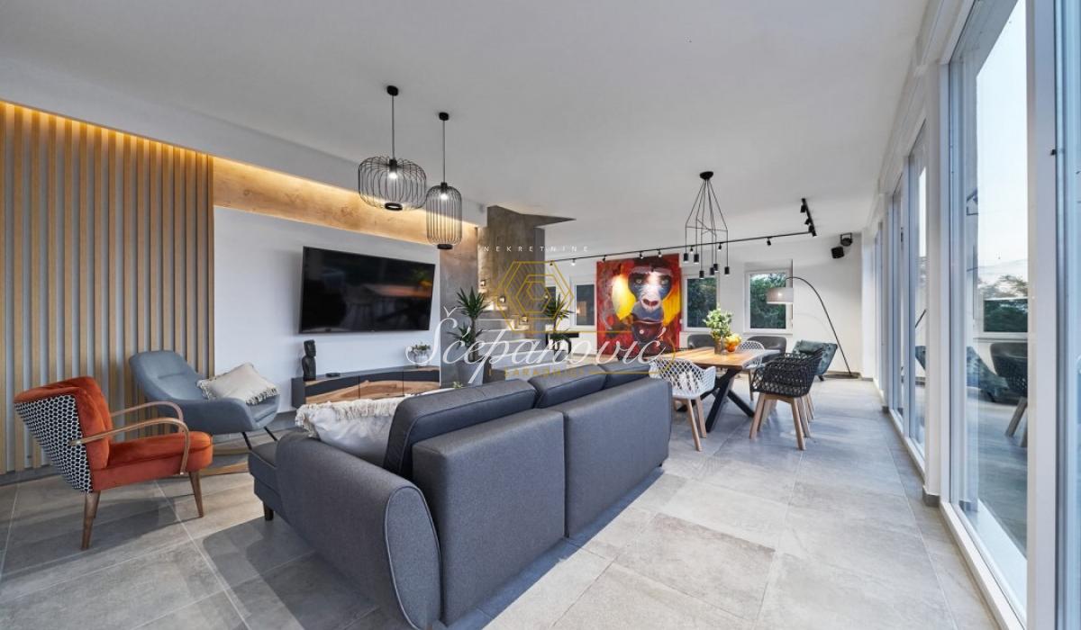 Kuća za izdavanje, Centar, Sremski Karlovci, 295m², 1.800 €/mes