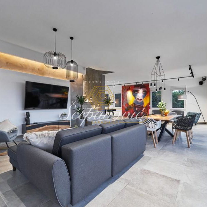 Kuća za izdavanje, Centar, Sremski Karlovci, 295m², 1.800 €/mes