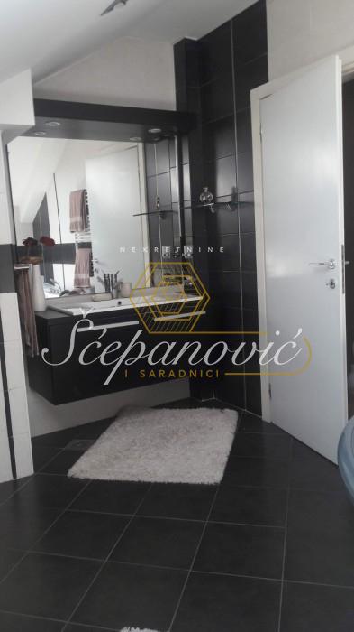 Trosoban stan na prodaju, Nova Detelinara, Novi Sad, 113m², 235.000 €