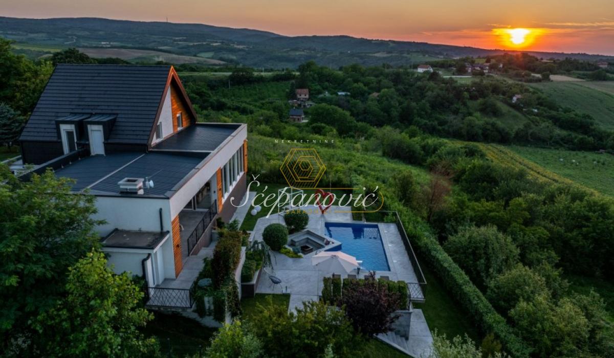Kuća Izdavanje Sremski Karlovci  295 m2