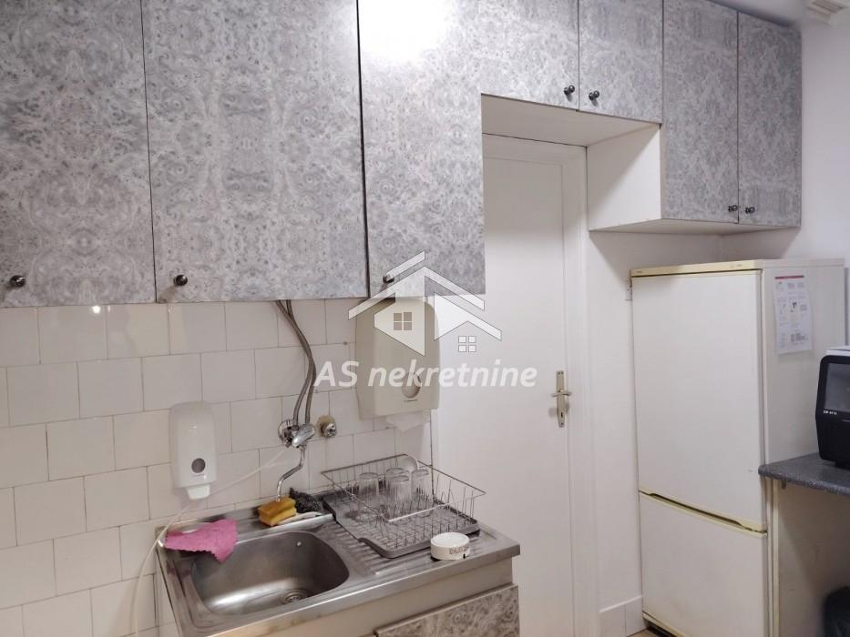 Lokal Izdavanje Beograd 27. Marta 80 m2