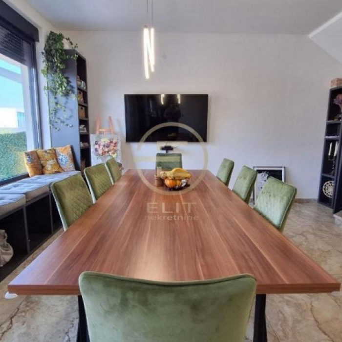 Stan Prodaja Novi Sad  145 m2