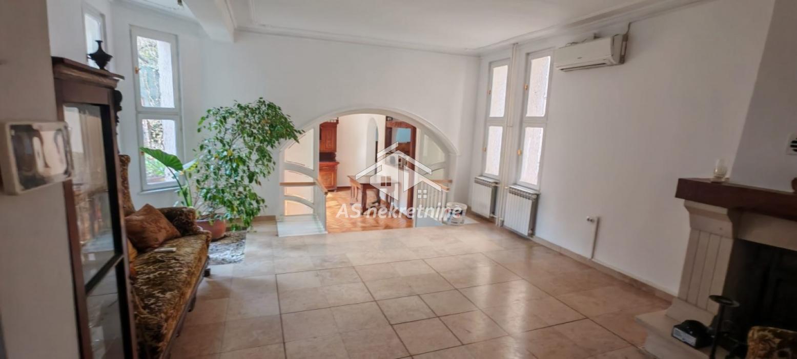 Kuća Izdavanje Beograd Neimar 260 m2