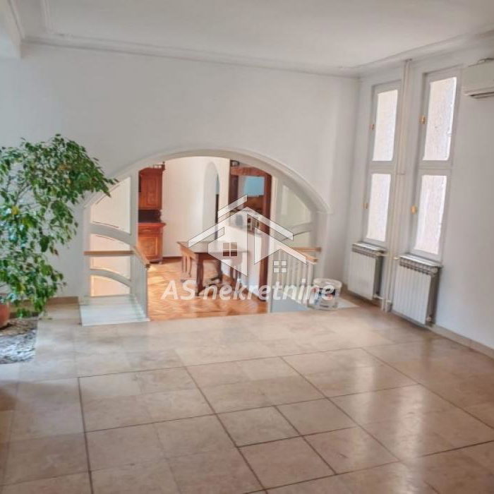 Kuća Izdavanje Beograd Neimar 260 m2