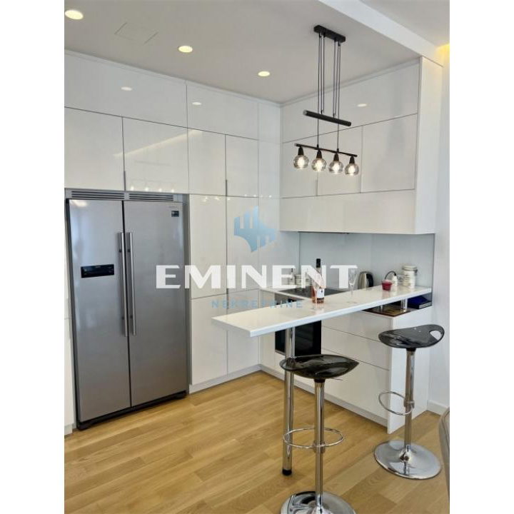 Trosoban stan za izdavanje, Blok 65, Beograd, 205m², 3.600 €/mes