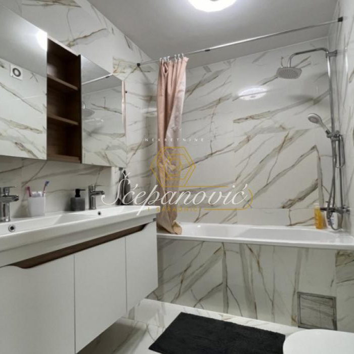 Četvorosoban stan na prodaju, Sajmište, Novi Sad, 96m², 240.000 €
