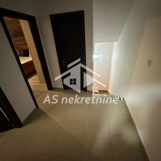 Kuća Izdavanje Beograd  185 m2