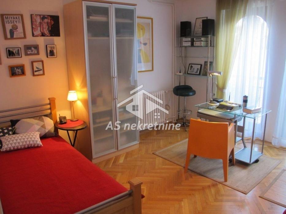Stan Izdavanje Beograd Dedinje 90 m2