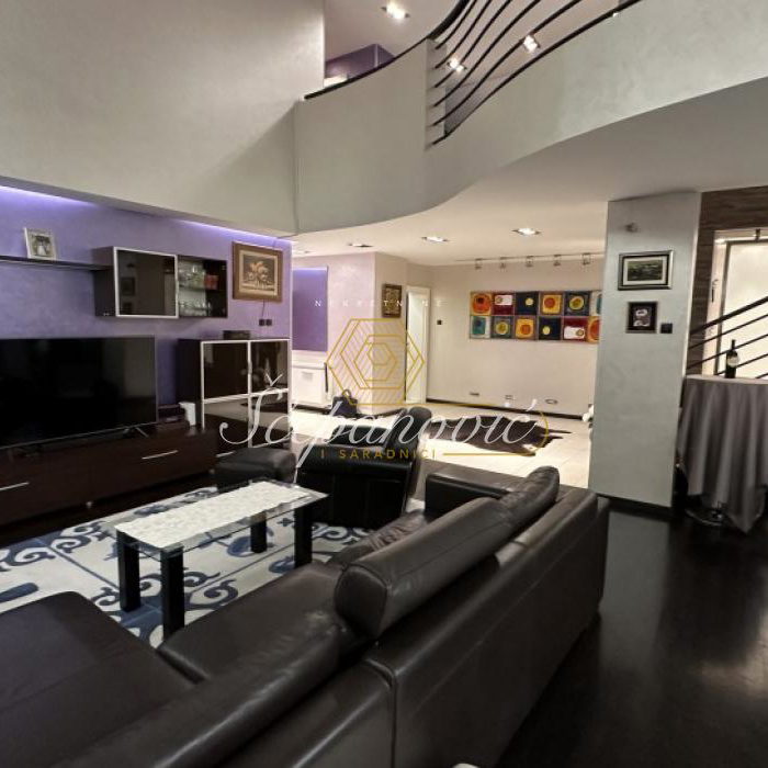 Stan Izdavanje Novi Sad  310 m2