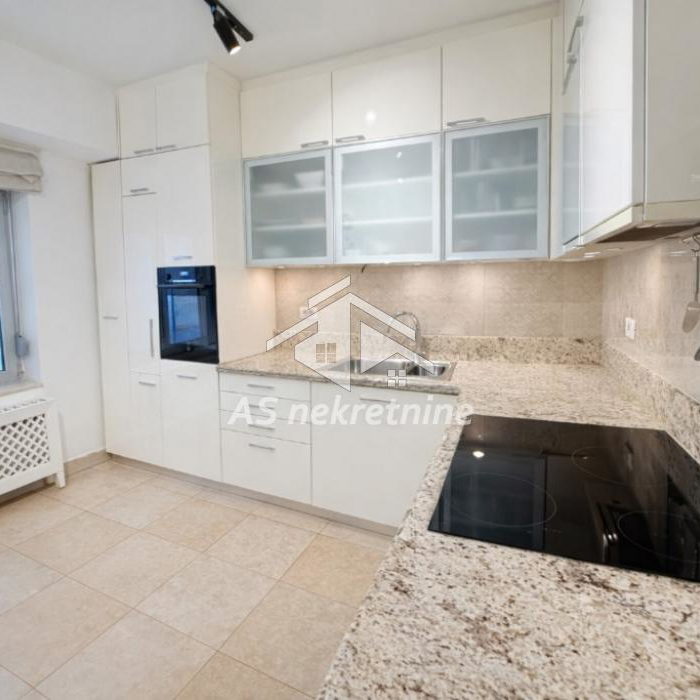 Stan Izdavanje Beograd Hram Svetog Save 100 m2