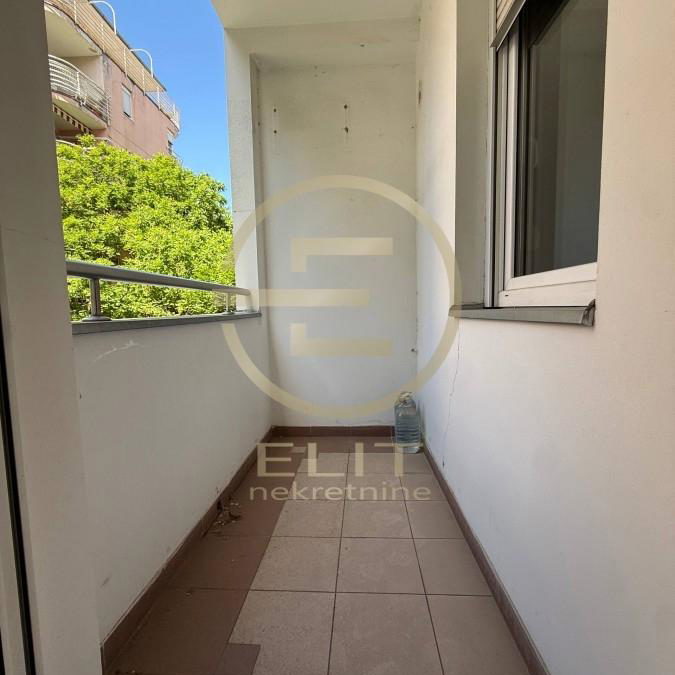 Lokal za izdavanje, Centar, Novi Sad, 254m², 2.000 €/mes