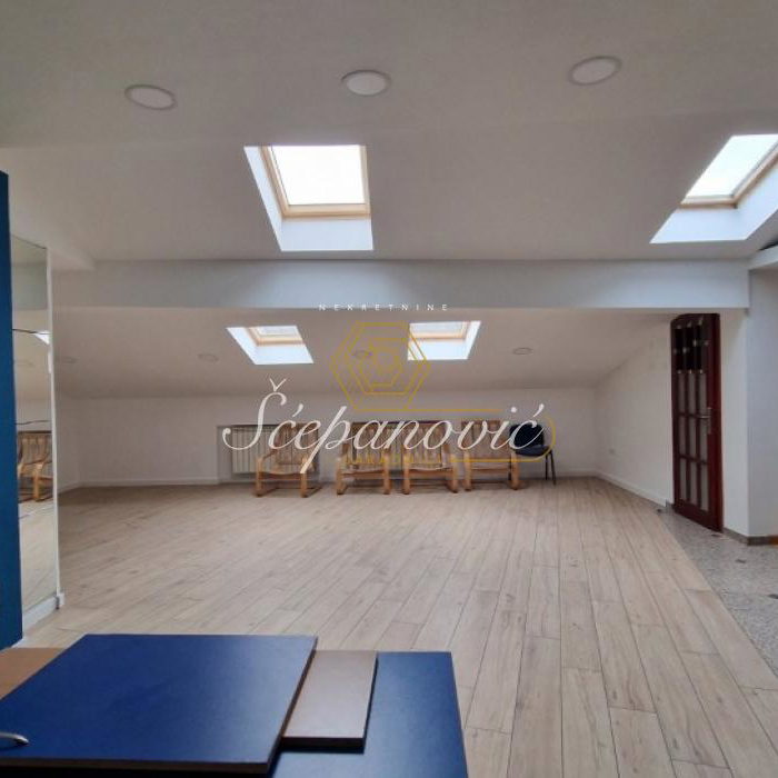 Lokal Izdavanje Novi Sad  92 m2