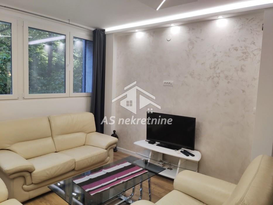 Trosoban stan za izdavanje, Banovo Brdo, Beograd, 52m², 700 €/mes