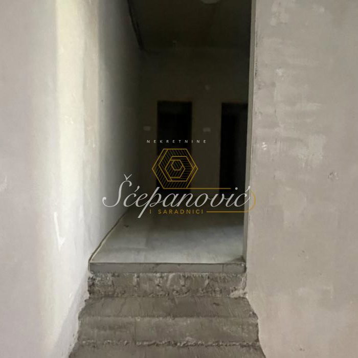 Lokal Izdavanje Novi Sad  150 m2