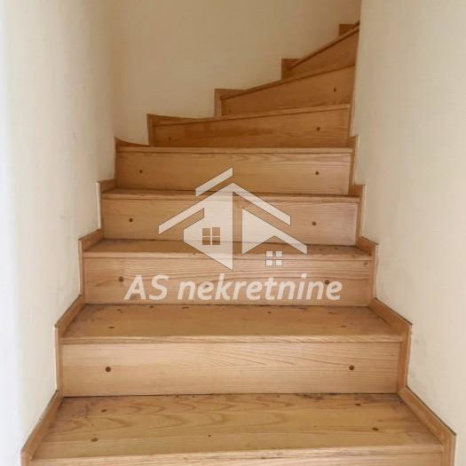 Stan Izdavanje Beograd Kalenić Pijaca 207 m2