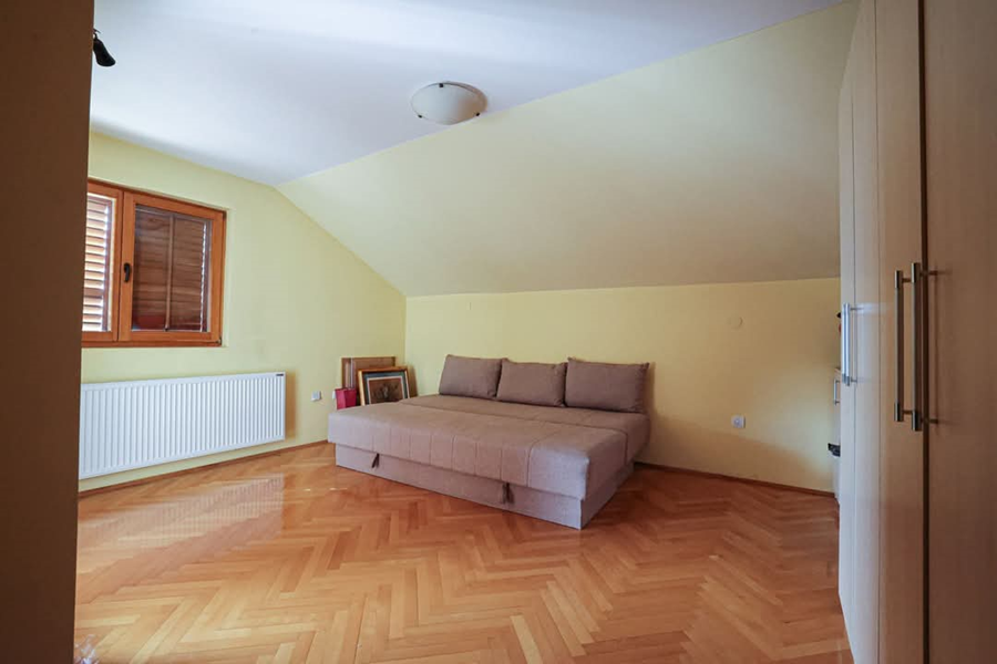 Kuća na prodaju, Borča, Beograd, 282m², 330.000 €