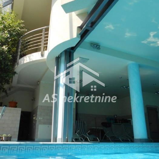 Kuća za izdavanje, FON, Beograd, 400m², 5.000 €/mes