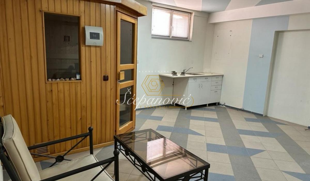 Petosoban stan na prodaju, Temerin – Centar, Temerin, 193m², 170.000 €