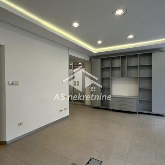 Stan Izdavanje Beograd Kalenić Pijaca 223 m2