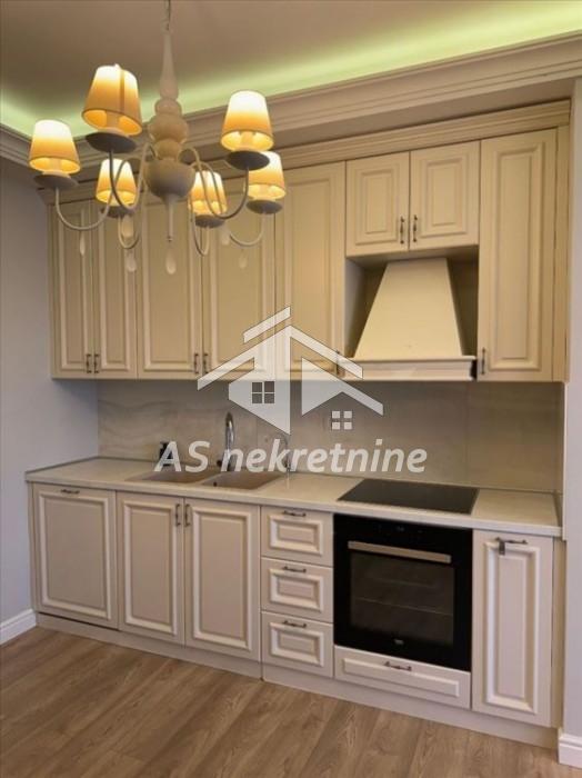 Stan Izdavanje Beograd Senjak 215 m2
