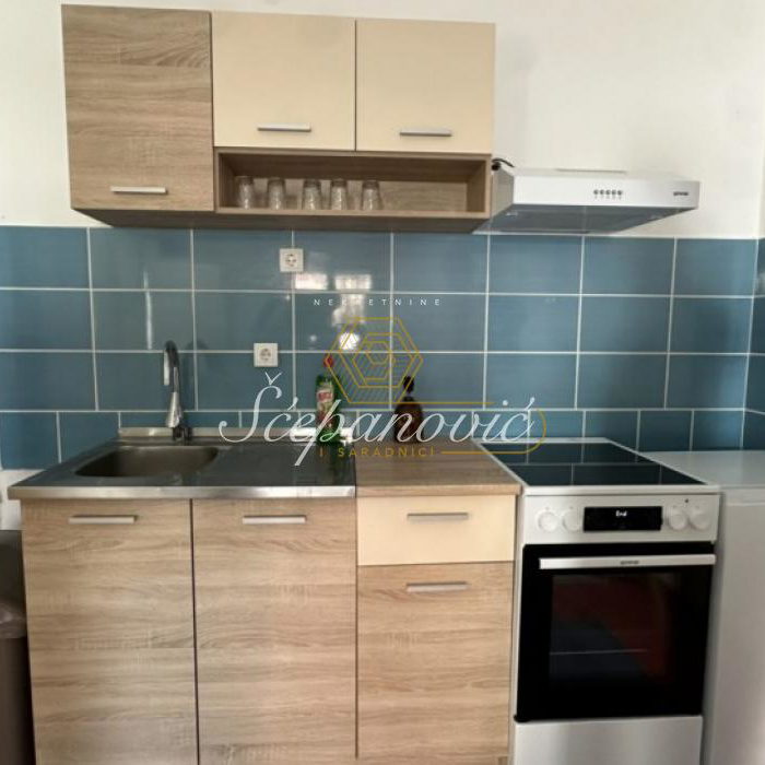 Stan Izdavanje Novi Sad  28 m2