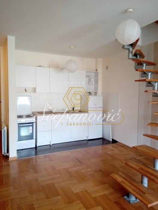 Četvorosoban stan na prodaju, Bulevar Oslobođenja, Novi Sad, 51m², 189.000 €