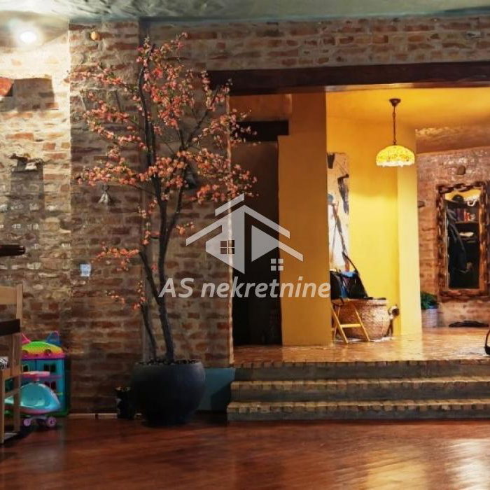 Kuća za izdavanje, Jajinci, Beograd, 367m², 3.500 €/mes
