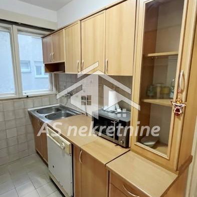 Stan Izdavanje Beograd Blok 33 - Geneks 62 m2