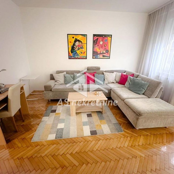 Stan Izdavanje Beograd Kalenić Pijaca 67 m2
