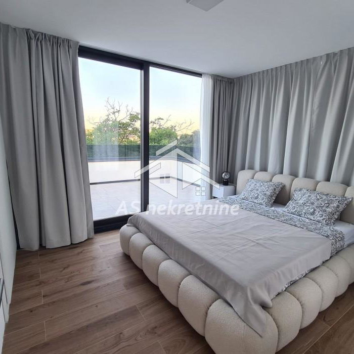 Stan Izdavanje Beograd Dedinje 360 m2
