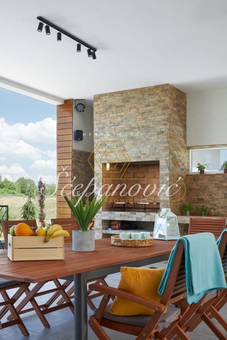 Kuća za izdavanje, Centar, Sremski Karlovci, 295m², 1.800 €/mes