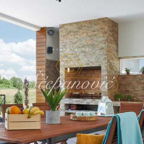 Kuća za izdavanje, Centar, Sremski Karlovci, 295m², 1.800 €/mes