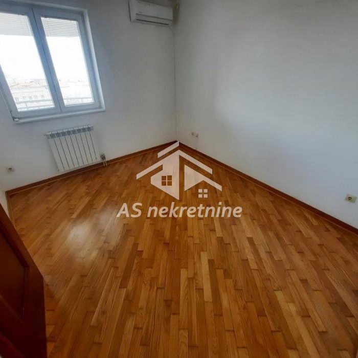 Stan Izdavanje Beograd Hram Svetog Save 172 m2