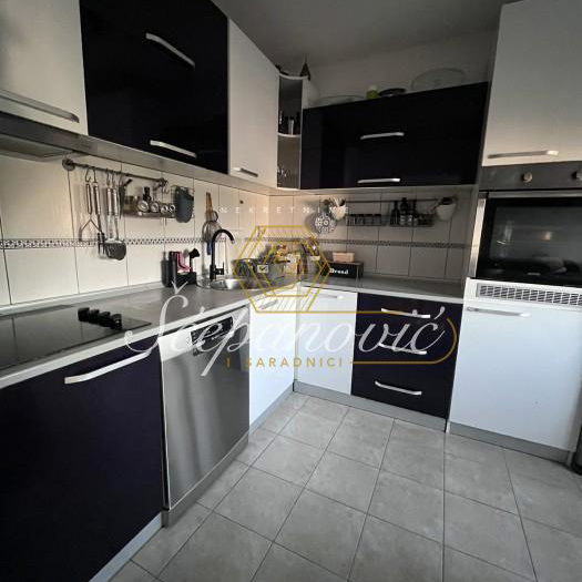 Stan Prodaja Novi Sad  75 m2