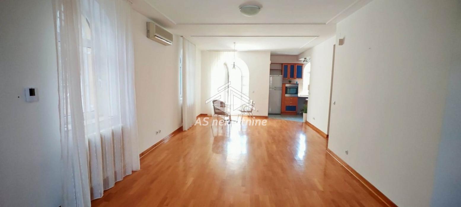 Stan Izdavanje Beograd Senjak 150 m2