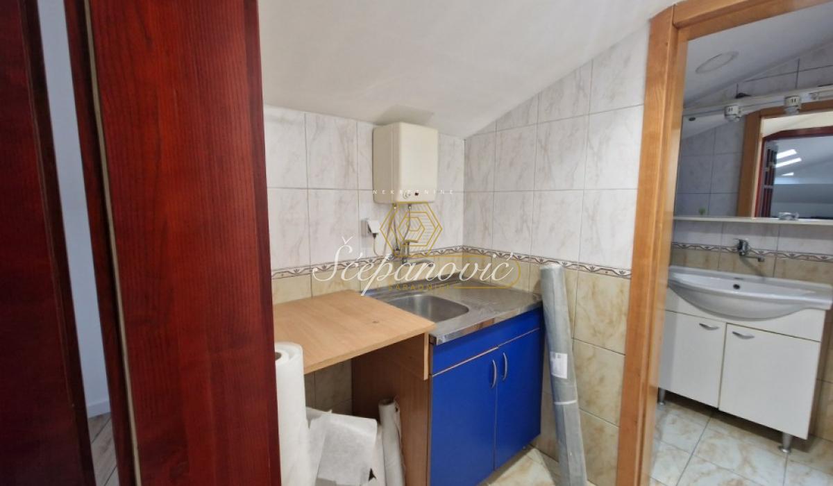 Lokal Izdavanje Novi Sad  92 m2