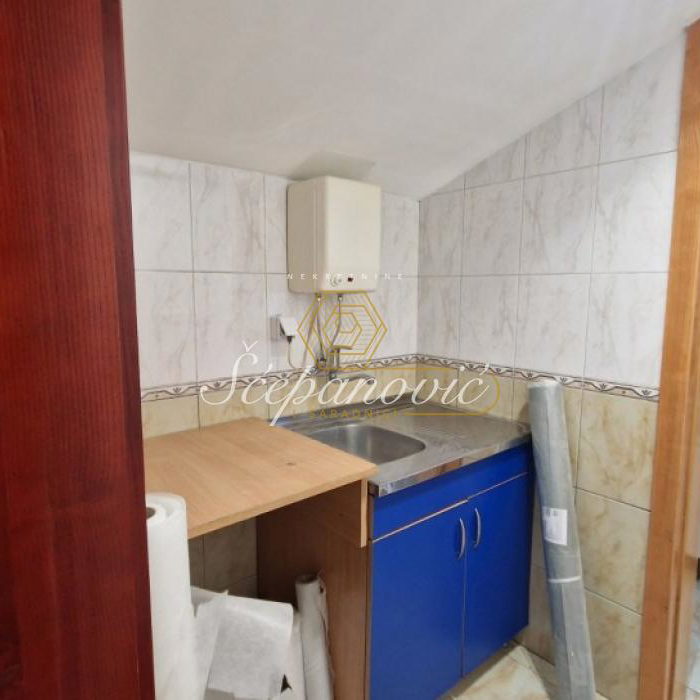Lokal Izdavanje Novi Sad  92 m2