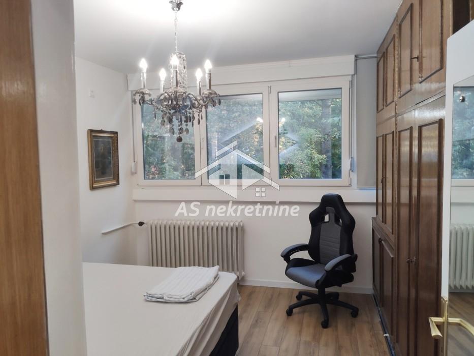 Trosoban stan za izdavanje, Banovo Brdo, Beograd, 52m², 700 €/mes