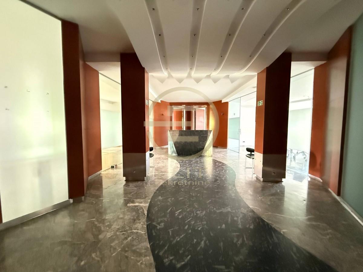 Lokal Izdavanje Novi Sad  254 m2