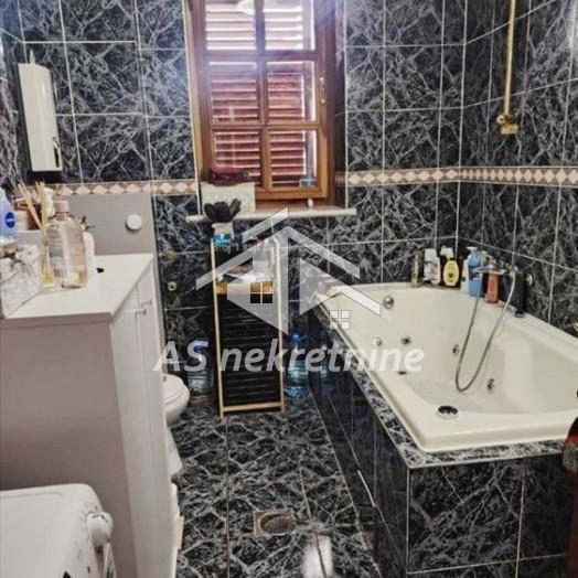 Četvorosoban stan za izdavanje, Bulbulder, Beograd, 120m², 1.250 €/mes