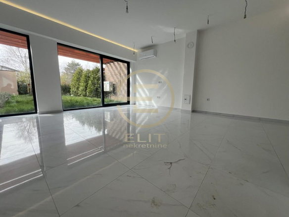 Lokal Izdavanje Novi Sad Popovica 181 m2