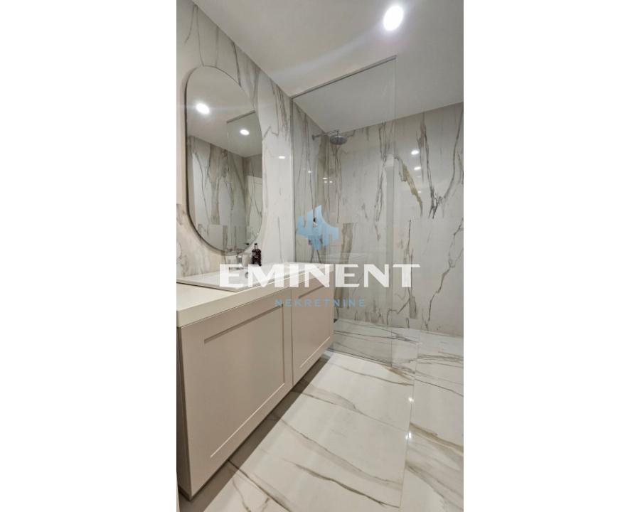 Trosoban stan za izdavanje, Hotel YU, Beograd, 86m², 1.500 €/mes