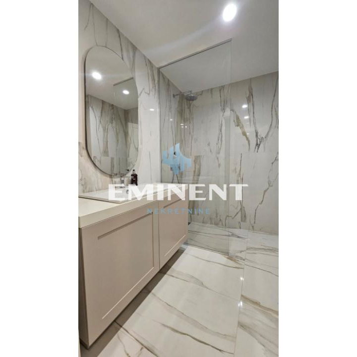 Trosoban stan za izdavanje, Hotel YU, Beograd, 86m², 1.500 €/mes