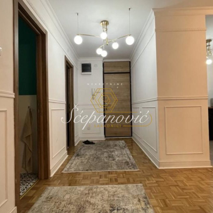Četvorosoban stan na prodaju, Sajmište, Novi Sad, 96m², 240.000 €