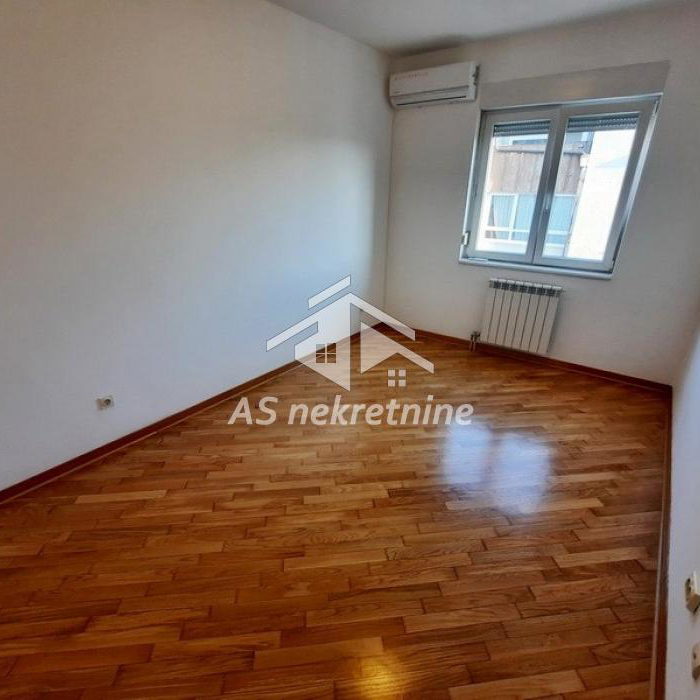 Petosoban stan za izdavanje, Hram Svetog Save, Beograd, 172m², 5. sprat, 2.000 €/mes