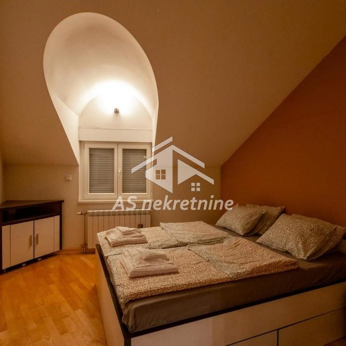 Četvorosoban stan za izdavanje, Obilićev Venac, Beograd, 140m², 1.800 €/mes