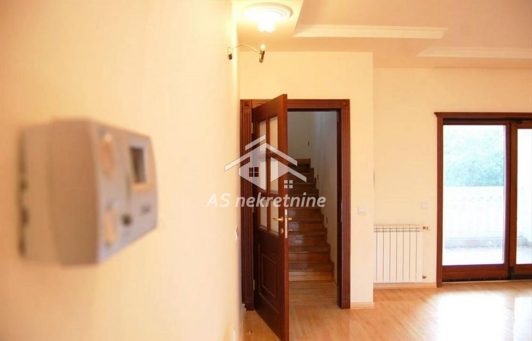 Stan Izdavanje Beograd Dedinje 250 m2